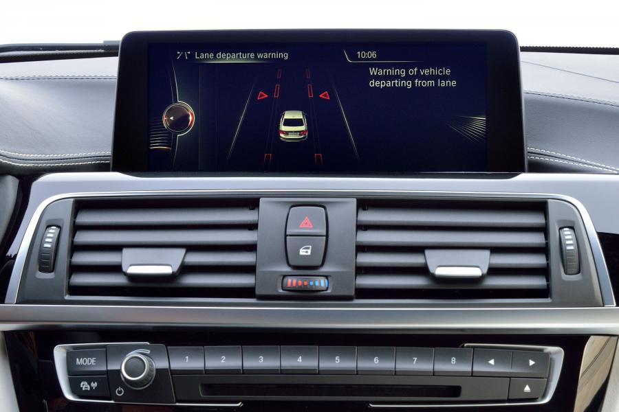  BMW 340i Sport Line 2015 года  (фото 18 из 47)